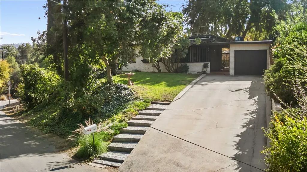 1872 Arroyo, Riverside