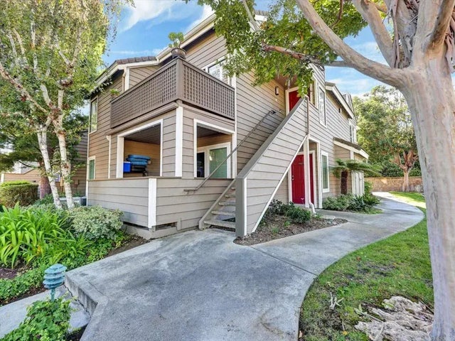 1091 Shadowridge Drive 114, Vista