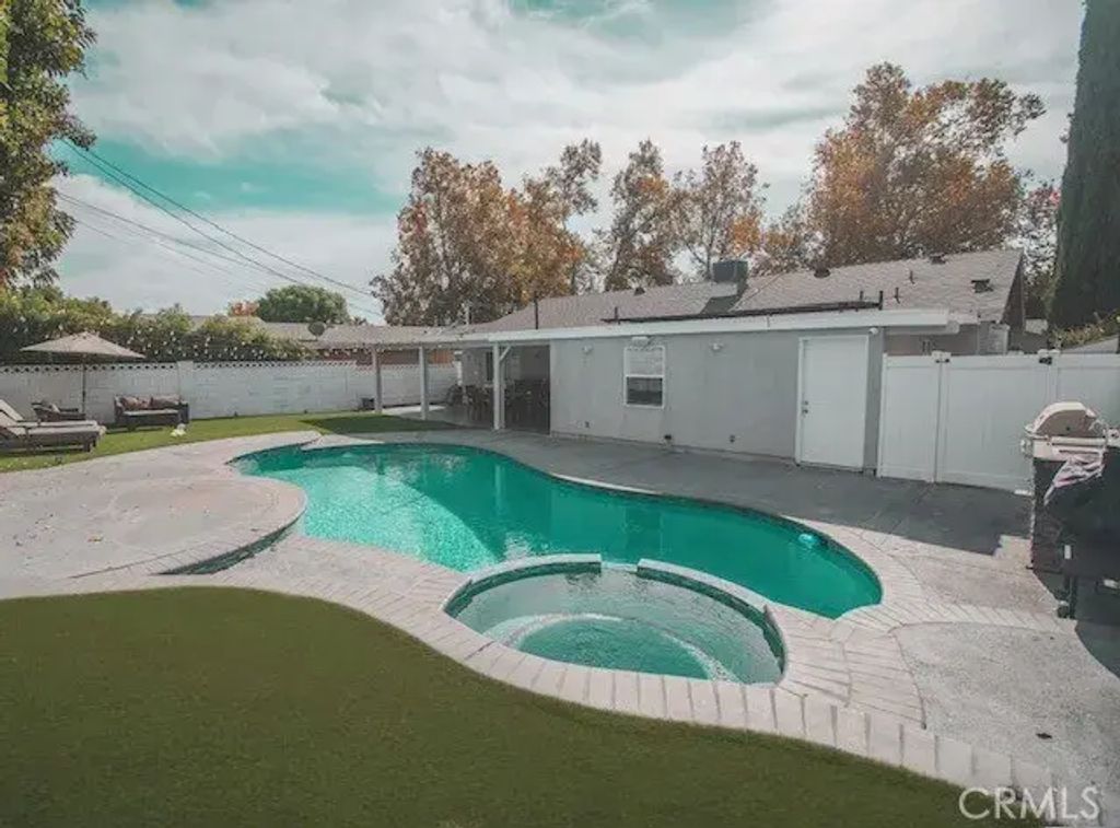 23721 Archwood, West Hills