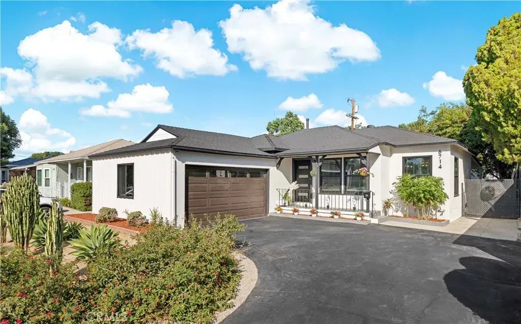 6714 Mclennan, Lake Balboa