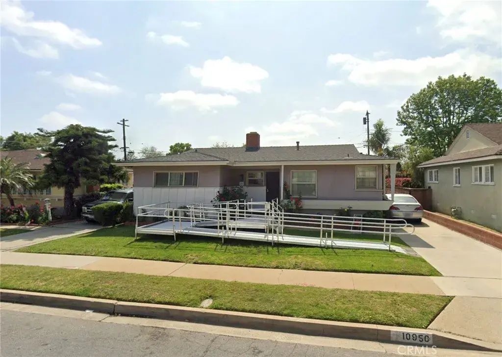 10950 Penney, Inglewood