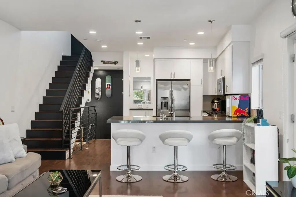 2222 Strata, Eagle Rock