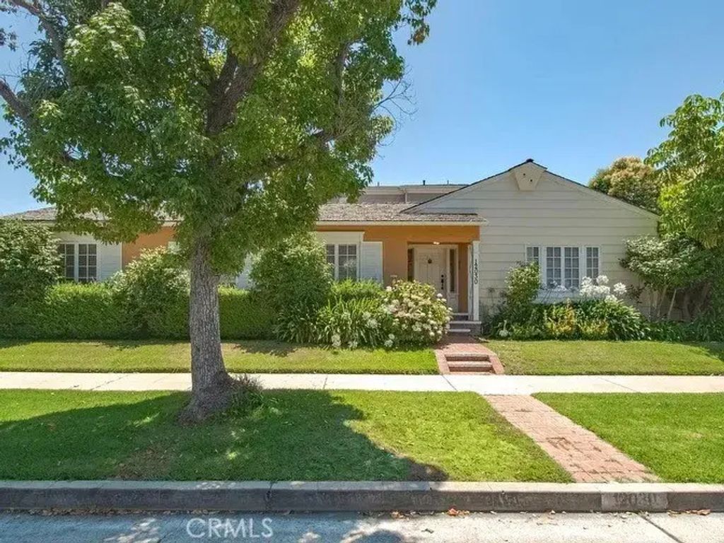 12030 Viewcrest, Studio City