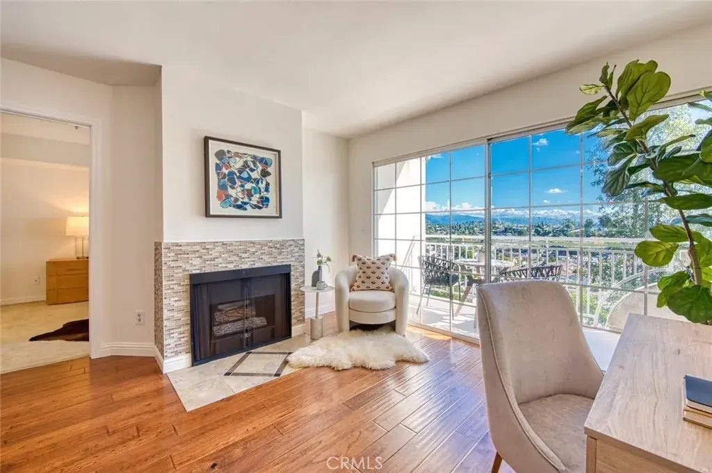 4755 Templeton Street 2117, Los Angeles