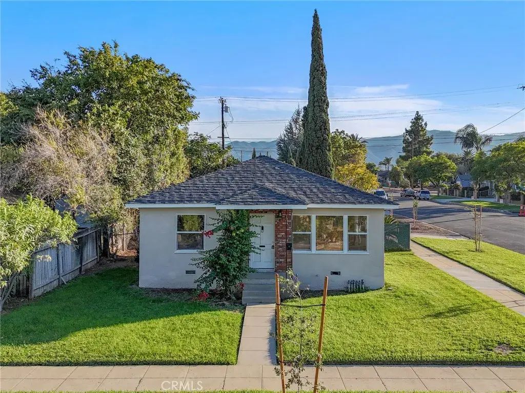 224 W Kendall, Corona