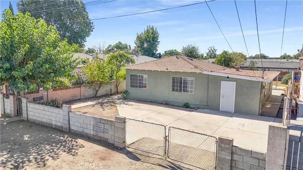 10321 Laurel Canyon Boulevard, Pacoima