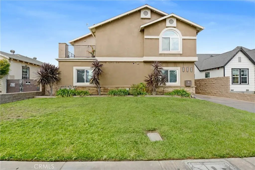6117 Alamo, Maywood