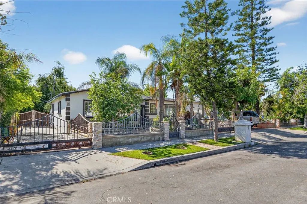 10853 Ilex Avenue, Pacoima