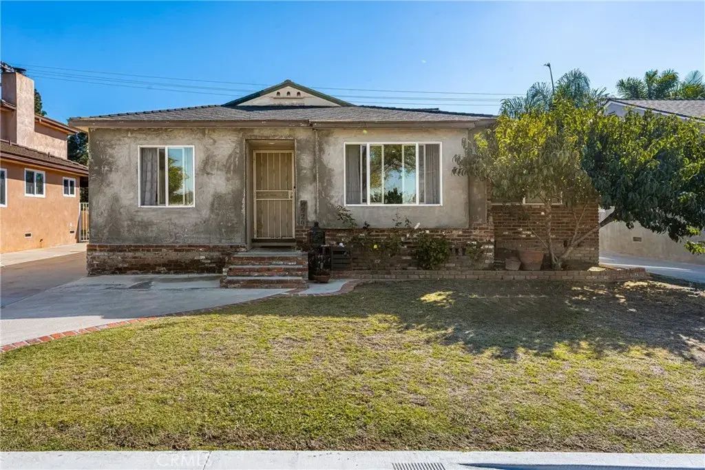 6926 E Peabody, Long Beach