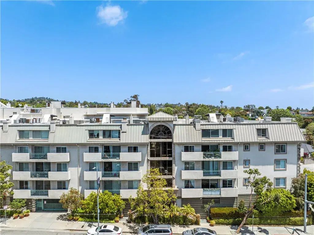 390 S Sepulveda 105, Westwood - Century City