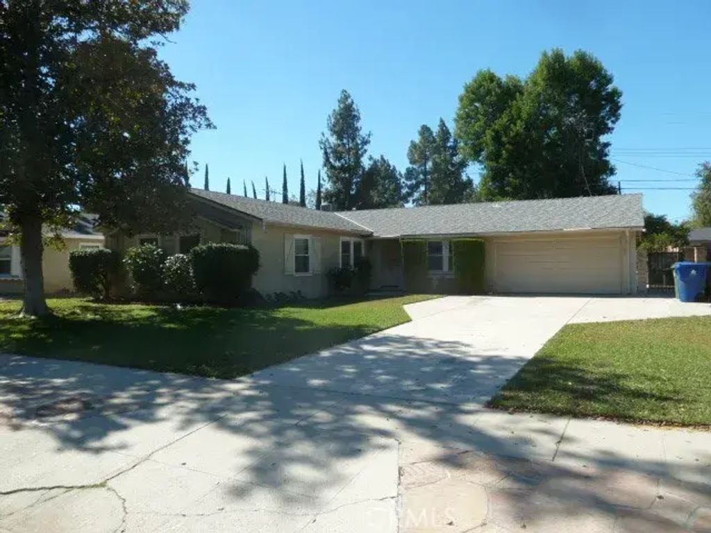 7435 Lena, West Hills