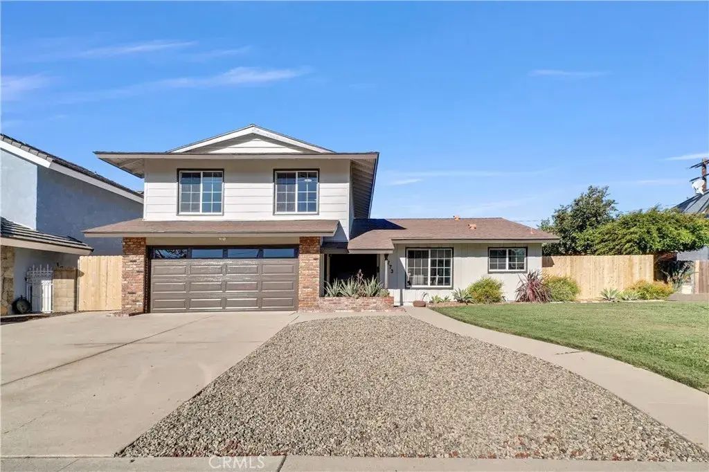273 Saint Crispen, Brea