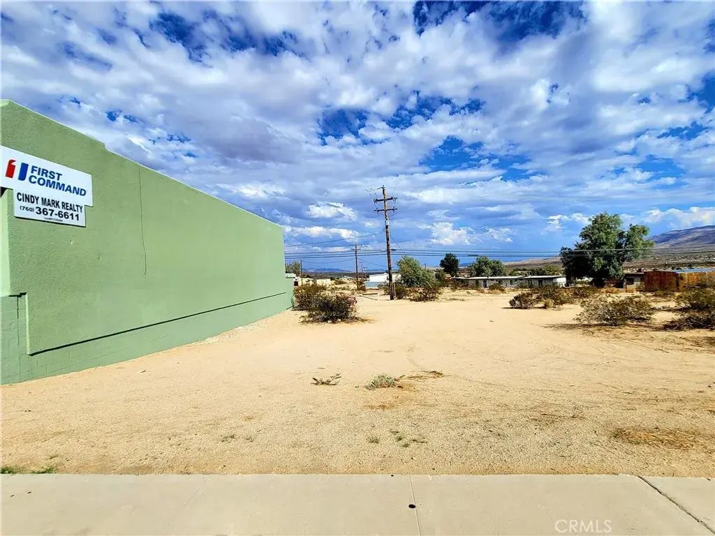 5787 Adobe, 29 Palms