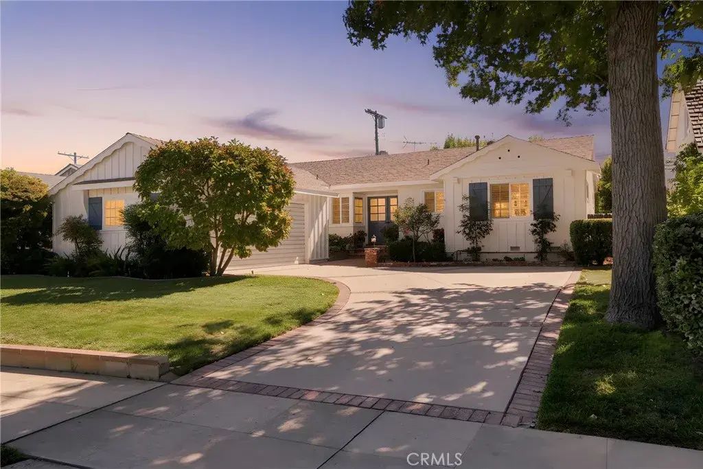 23232 Hartland, West Hills