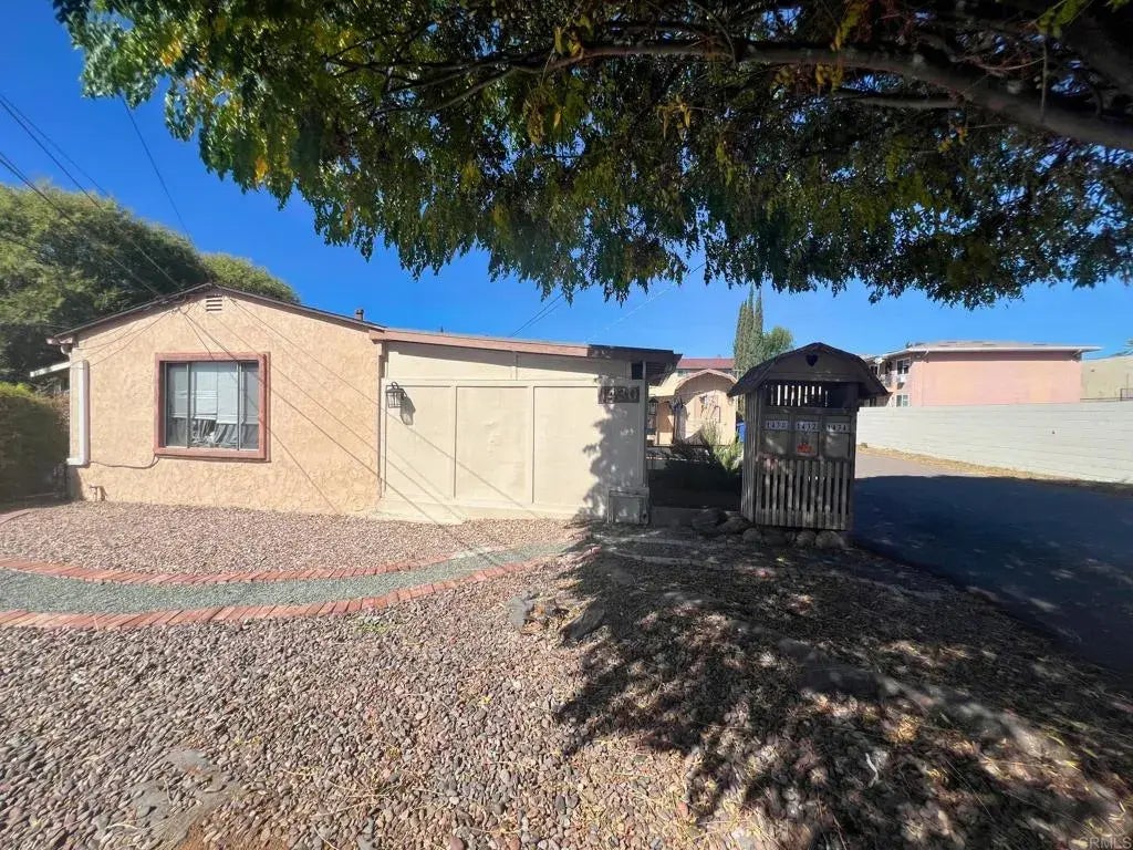 1430 Peach Avenue, El Cajon