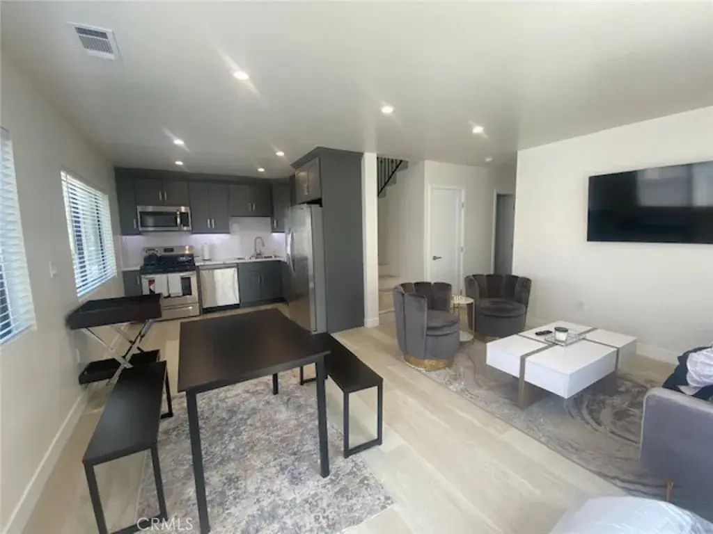 6059 Riverton Avenue, North Hollywood