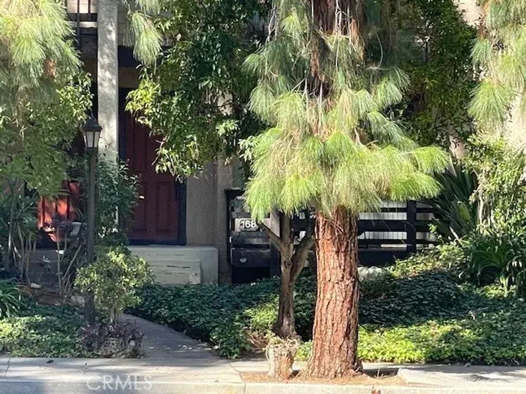 21901 Burbank, Woodland Hills