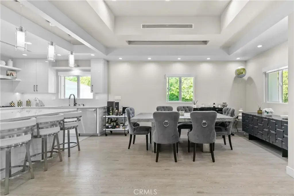 1594 Trenton, Glendale