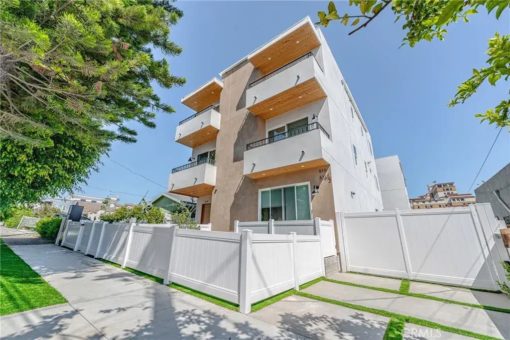 614 N Rampart Boulevard, Silver Lake