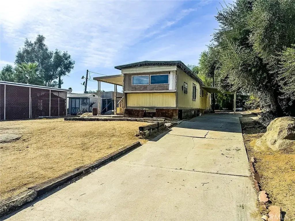 640 Apache, Perris