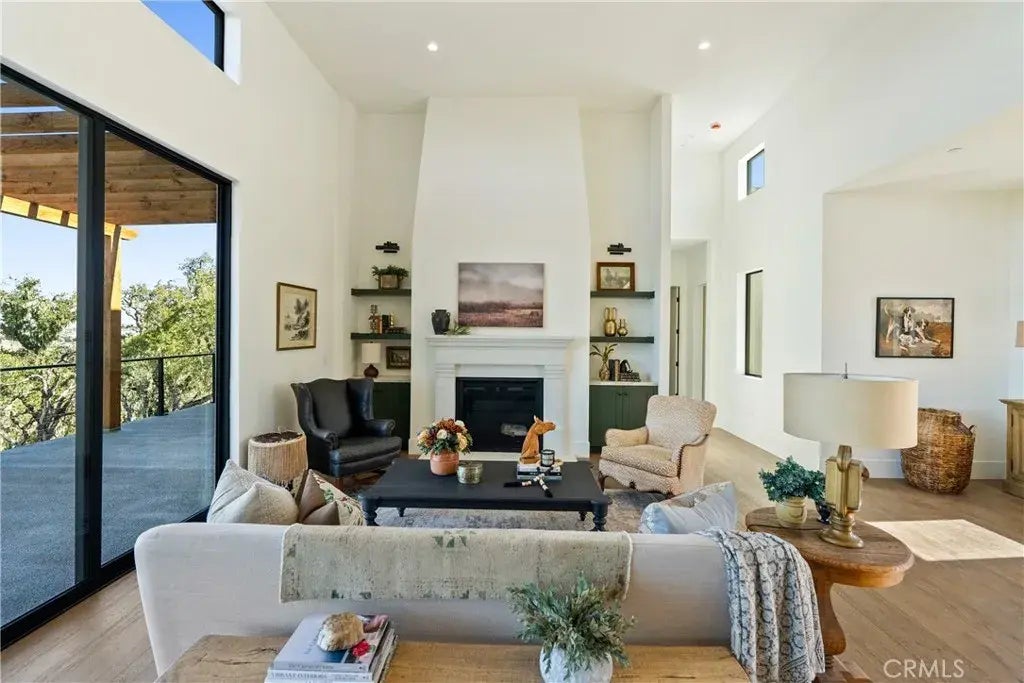 2220 Battering Rock, Templeton