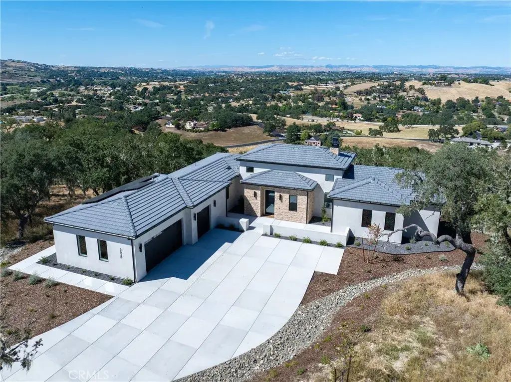 2220 Battering Rock, Templeton