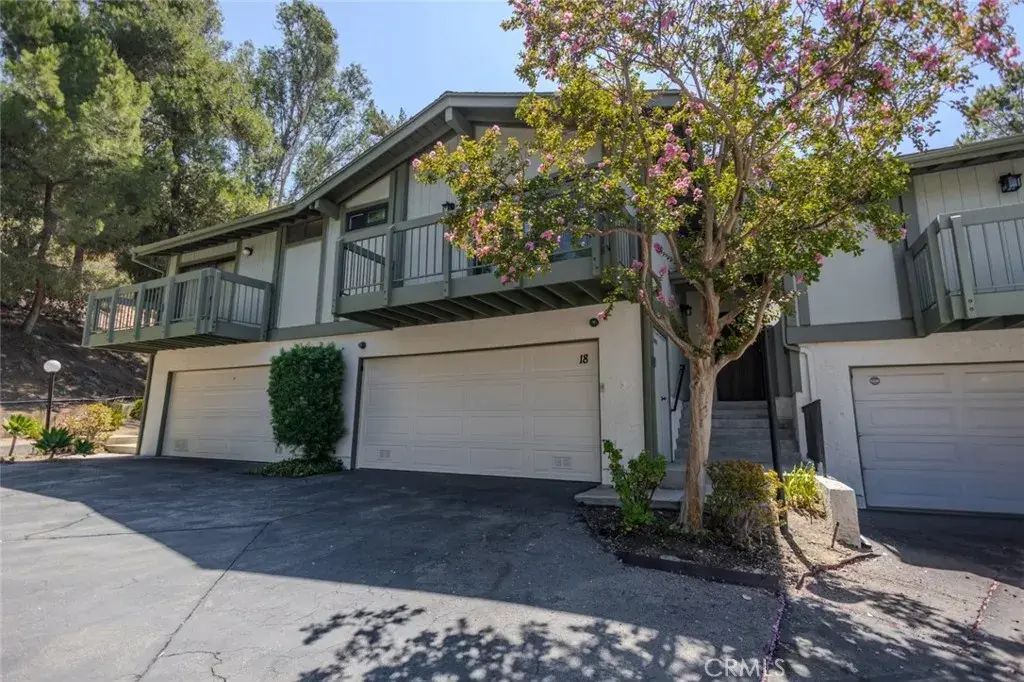10831 Roycroft Street 18, Sun Valley