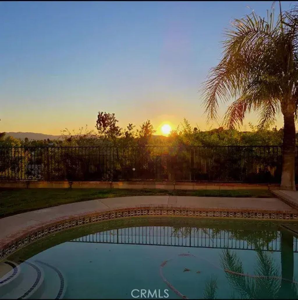 28241 Tamarack, Saugus