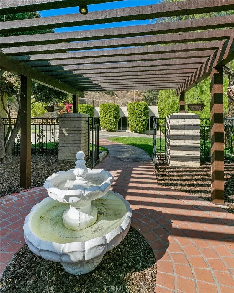 652 Robin Glen, Glendale