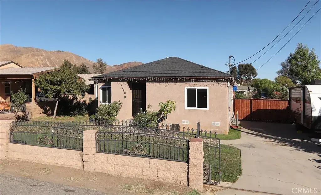 3880 Fox Tail, Jurupa Valley