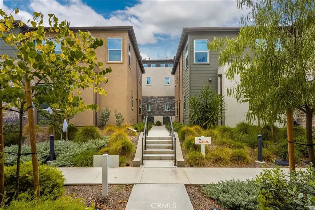 126 Sash, Irvine