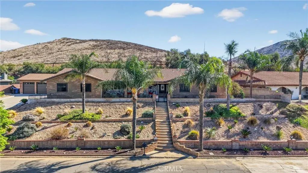 2498 Loveland, Jurupa Valley
