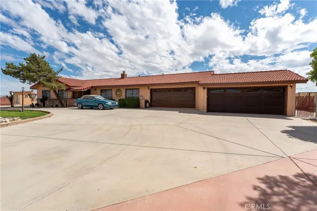8212 E Avenue H, Lancaster