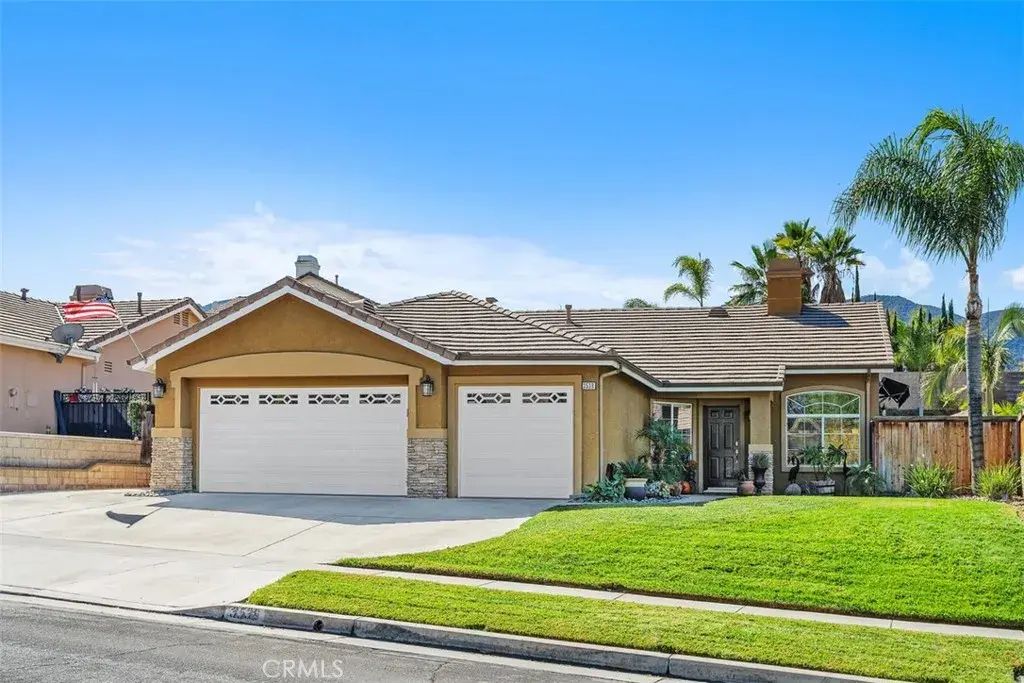 3538 Belvedere, Corona
