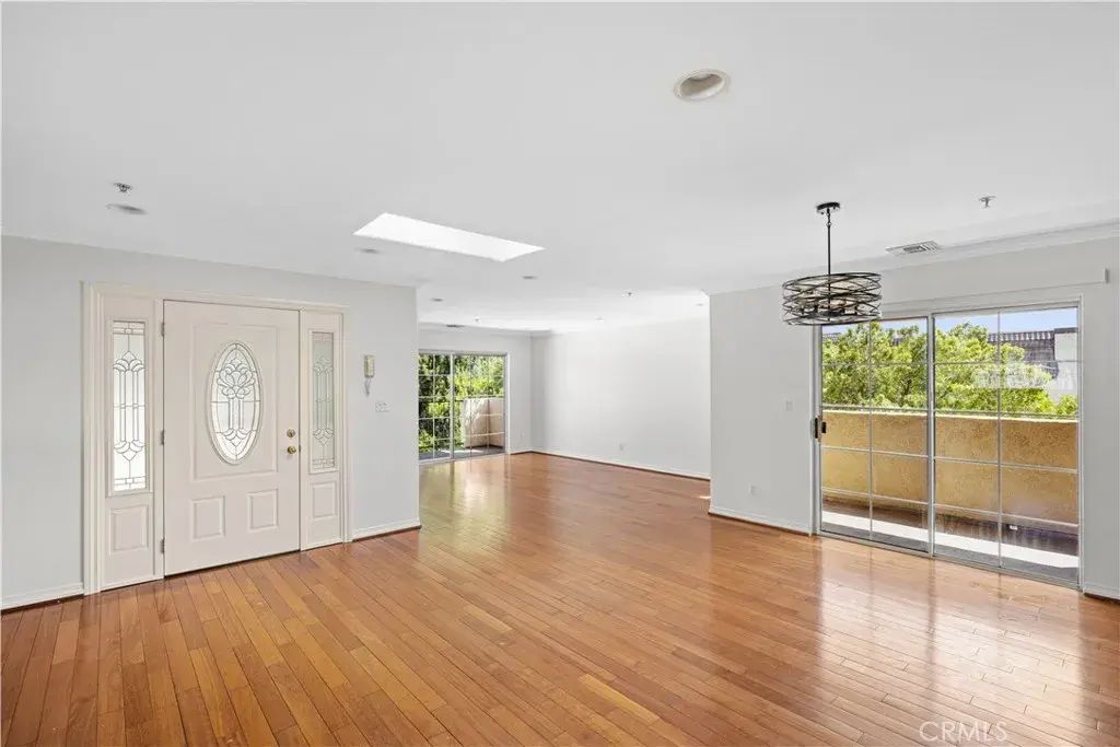617 E Tujunga Avenue 201, Burbank