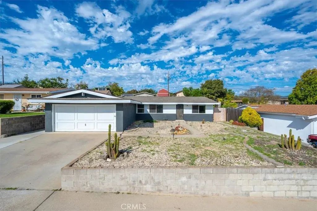 1445 Calle Marana, Lompoc
