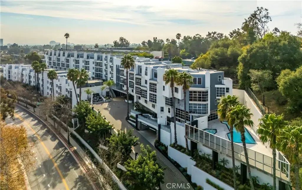 171 N Church Lane 617, Brentwood