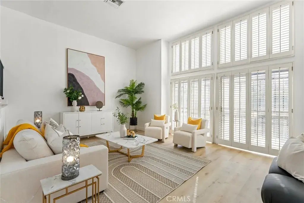 925 W College, Los Angeles