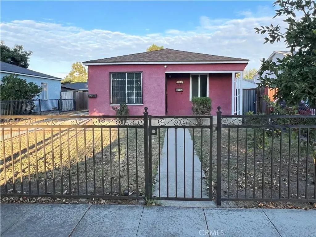 3030 Caspian Avenue, Long Beach