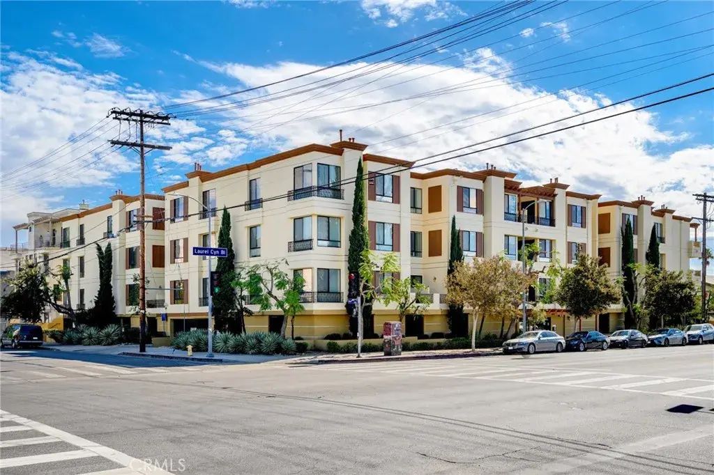 6938 Laurel Canyon 101, North Hollywood