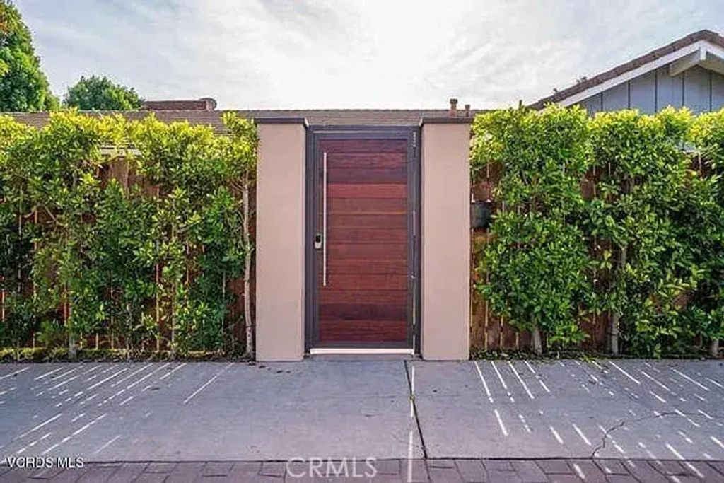 6656 Columbus Avenue, Van Nuys