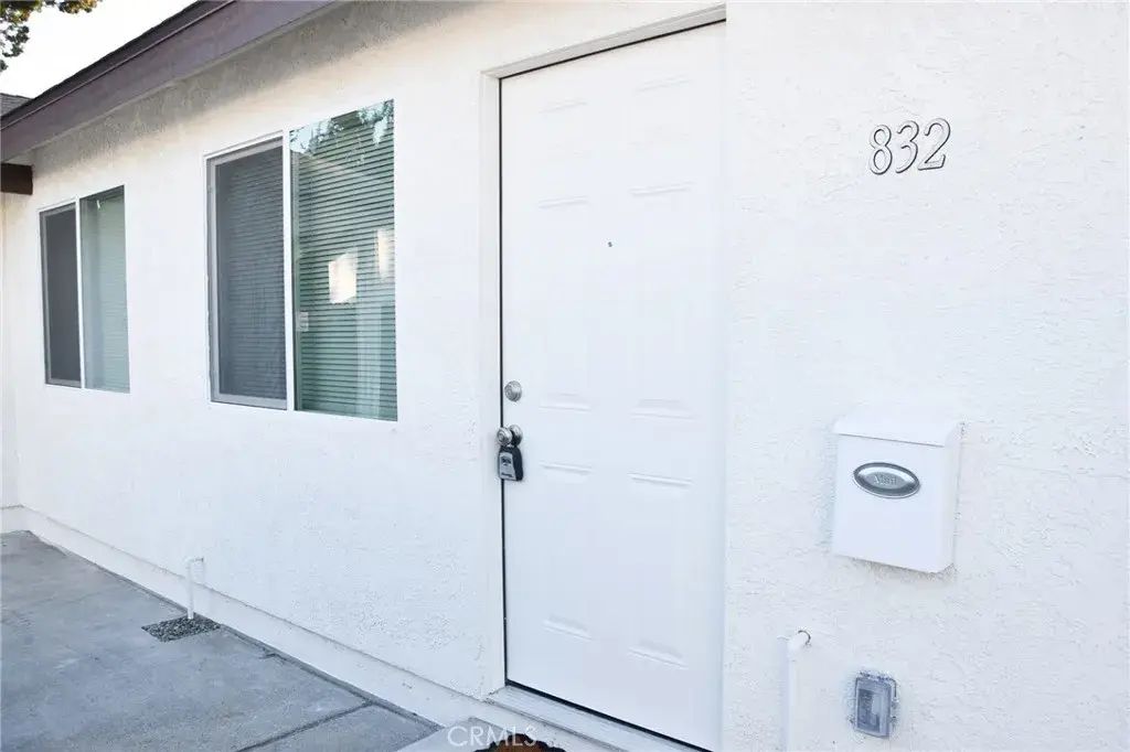 832 E La Veta, Orange