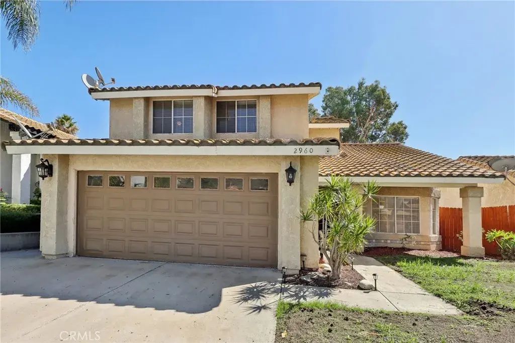2960 La Vista, Corona