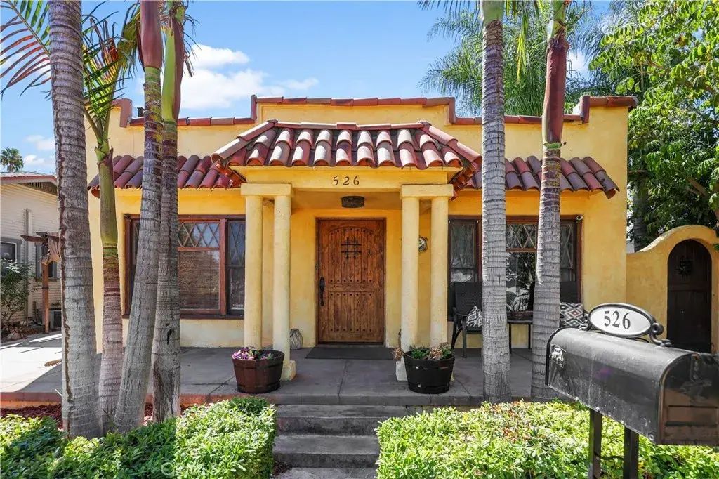 526 W 11th, Corona