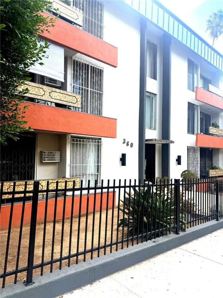 360 S Kenmore 302, Los Angeles