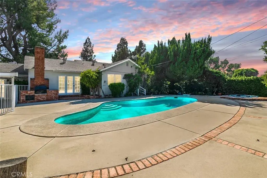 18351 San Fernando Mission Boulevard, Porter Ranch