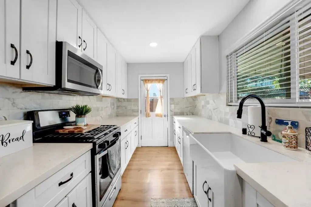 3679 Rosa Linda Street, 