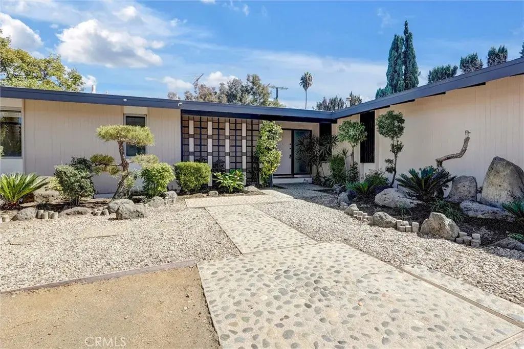 7048 Vanscoy, North Hollywood