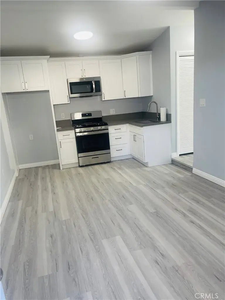 13961 Strouds Adu, Panorama City