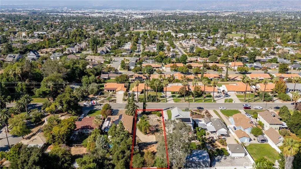 W Palm, Redlands